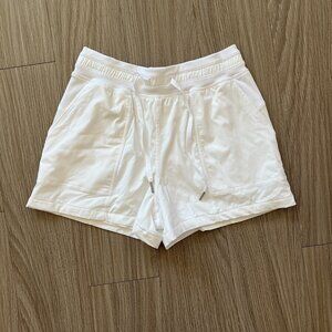 Lululemon White Dance Studio High-Rise Short 3.5" (Size 6)